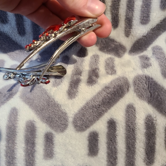 Set of 2 Red Butterfly 🦋 hair clips - Picture 5 of 5